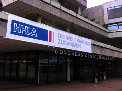 HHLA Hauptversammlung im CCH Hamburg — Banner am Congress Centrum